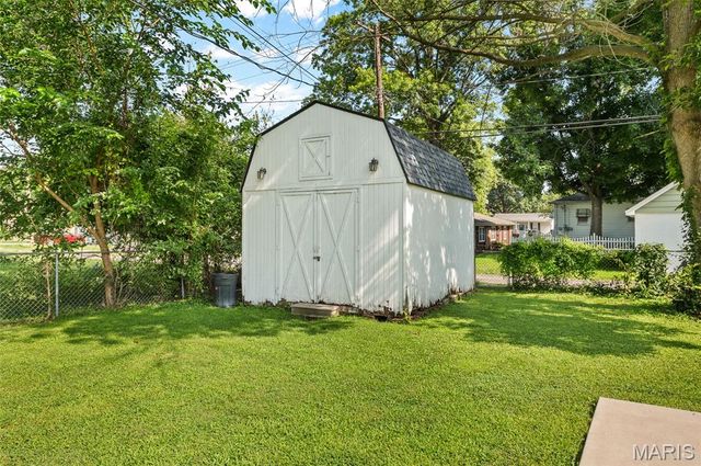215 4th Avenue, Edwardsville, IL 62025