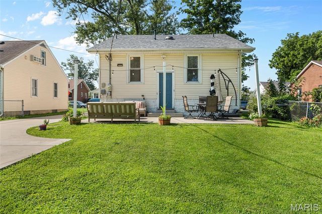 215 4th Avenue, Edwardsville, IL 62025