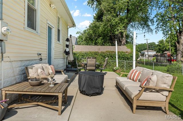 215 4th Avenue, Edwardsville, IL 62025
