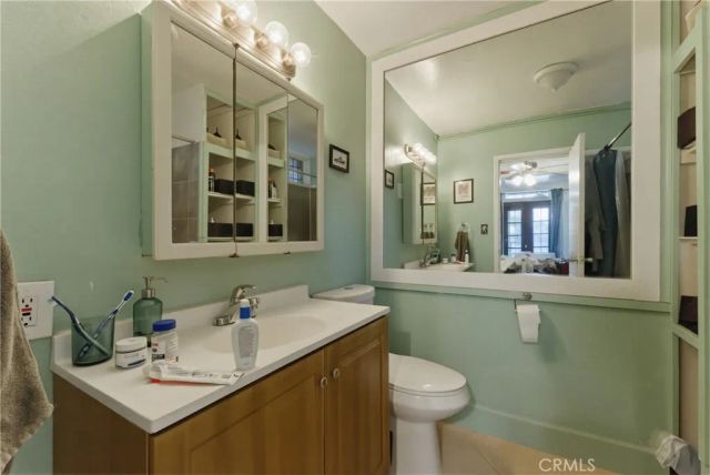 3901 De Longpre Avenue, Los Angeles, CA 90027