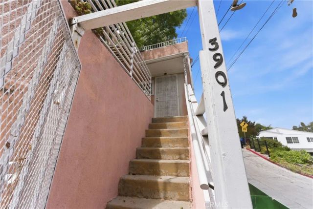 3901 De Longpre Avenue, Los Angeles, CA 90027