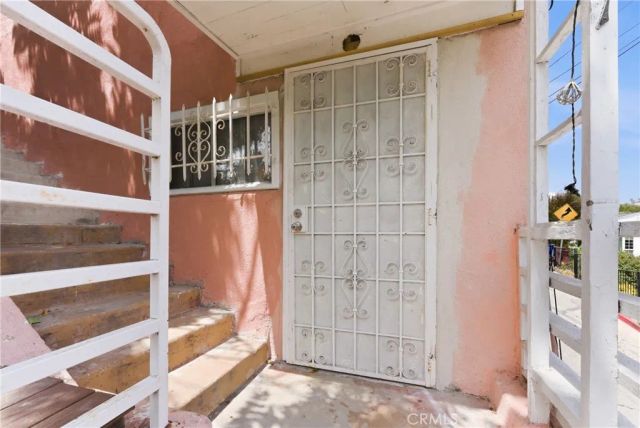3901 De Longpre Avenue, Los Angeles, CA 90027
