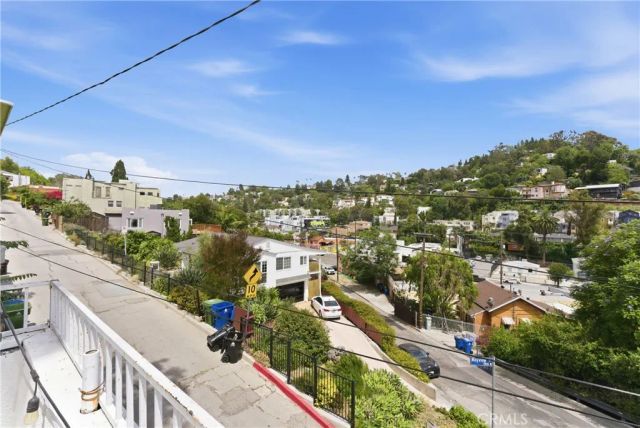 3901 De Longpre Avenue, Los Angeles, CA 90027