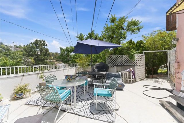 3901 De Longpre Avenue, Los Angeles, CA 90027