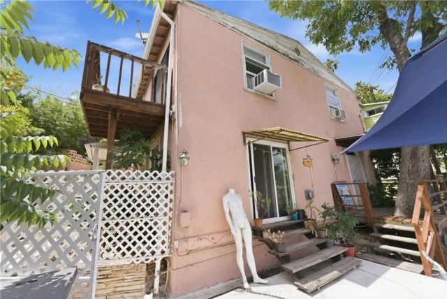 3901 De Longpre Avenue, Los Angeles, CA 90027