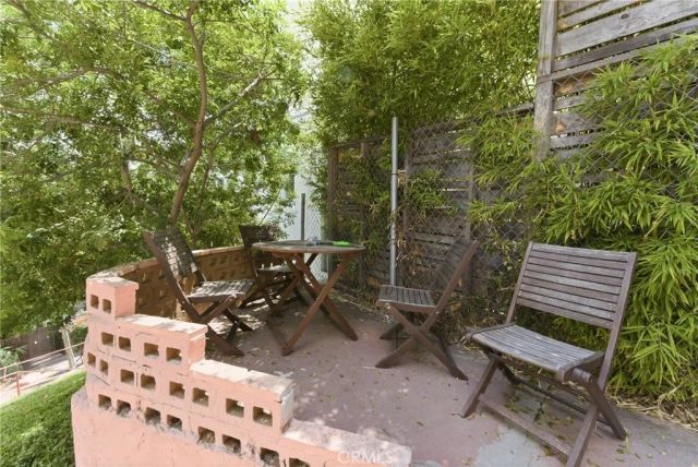 3901 De Longpre Avenue, Los Angeles, CA 90027