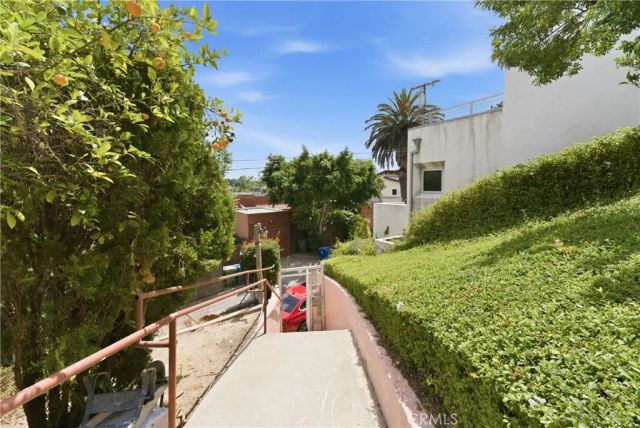 3901 De Longpre Avenue, Los Angeles, CA 90027