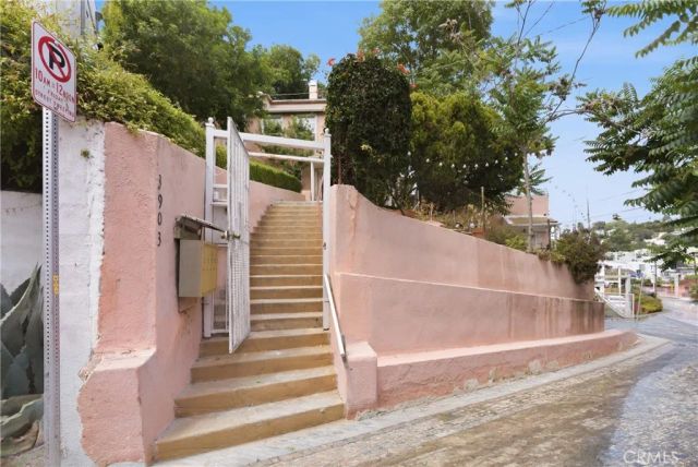 3901 De Longpre Avenue, Los Angeles, CA 90027