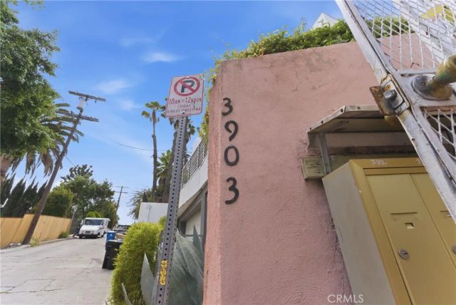 3901 De Longpre Avenue, Los Angeles, CA 90027