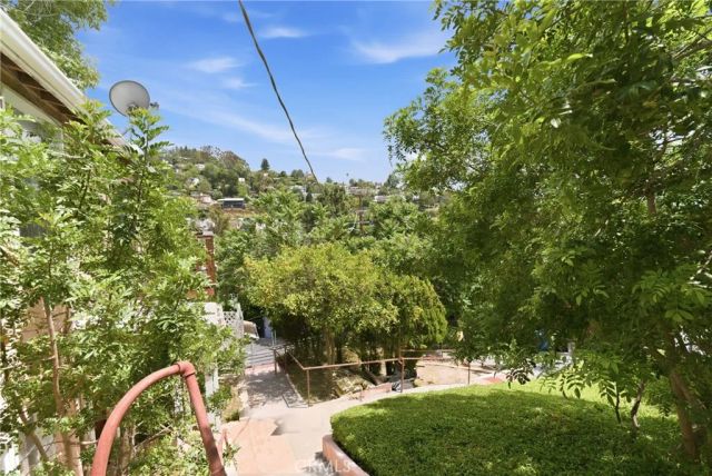 3901 De Longpre Avenue, Los Angeles, CA 90027