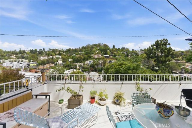 3901 De Longpre Avenue, Los Angeles, CA 90027
