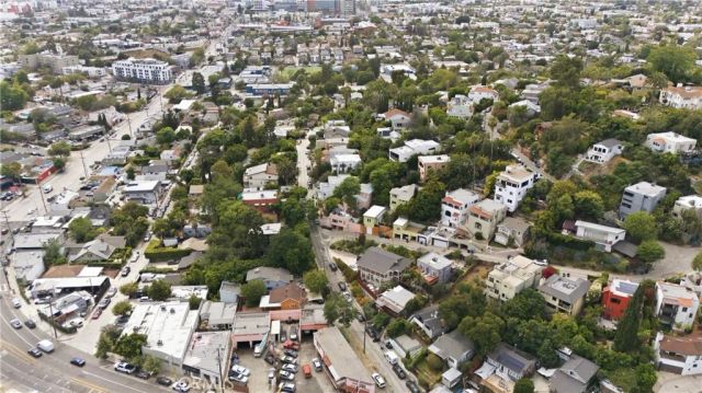 3901 De Longpre Avenue, Los Angeles, CA 90027