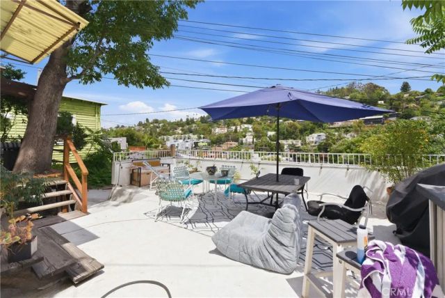 3901 De Longpre Avenue, Los Angeles, CA 90027