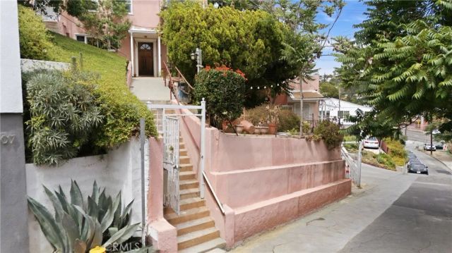 3901 De Longpre Avenue, Los Angeles, CA 90027