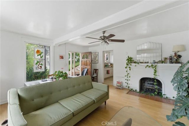 3901 De Longpre Avenue, Los Angeles, CA 90027