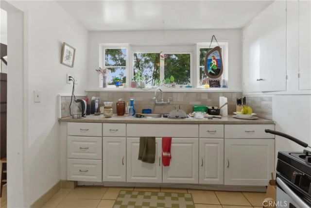 3901 De Longpre Avenue, Los Angeles, CA 90027