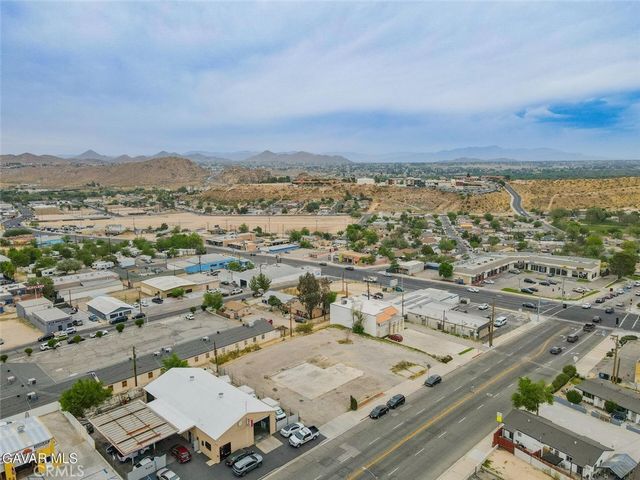 16650 Mojave Dr, Victorville, CA 92395