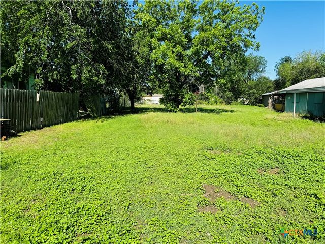 320 Clay Street, Seguin, TX 78155