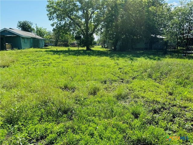 320 Clay Street, Seguin, TX 78155