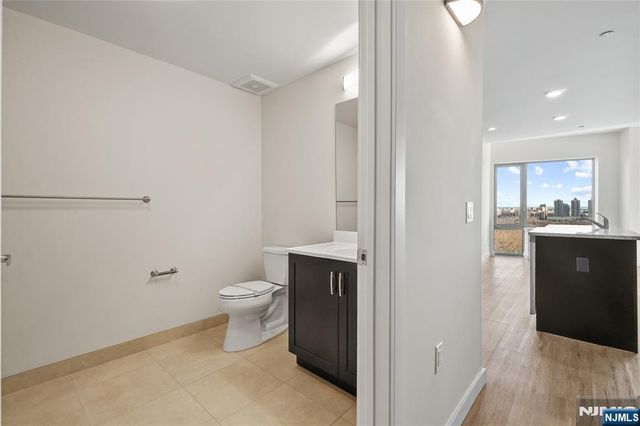 69 Main Street 1511, Fort Lee, NJ 07024