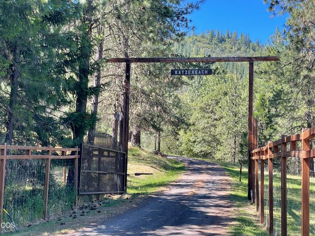 2640 Birdseye Creek Road, Gold Hill, OR 97525
