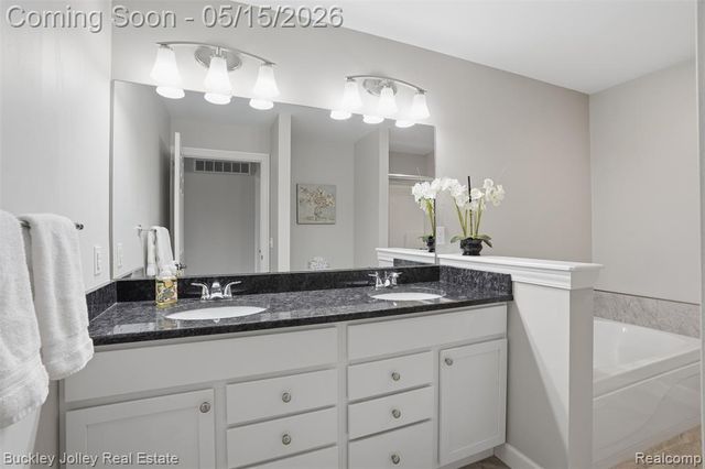 6369 Pasture Lane, Brighton, MI 48116