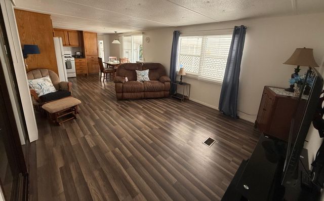 8121 SE Skylark Avenue, Hobe Sound, FL 33455