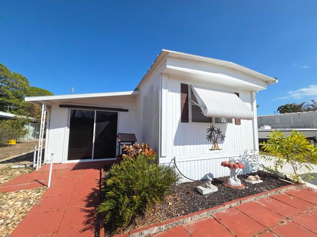 8121 SE Skylark Avenue, Hobe Sound, FL 33455