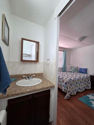 8121 SE Skylark Avenue, Hobe Sound, FL 33455