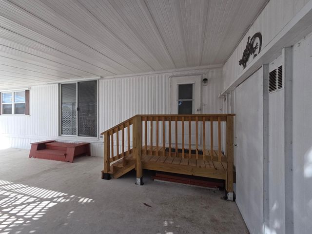 8121 SE Skylark Avenue, Hobe Sound, FL 33455