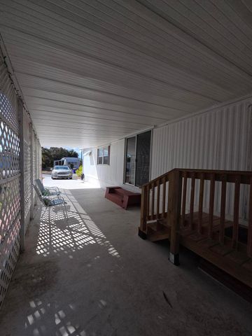 8121 SE Skylark Avenue, Hobe Sound, FL 33455