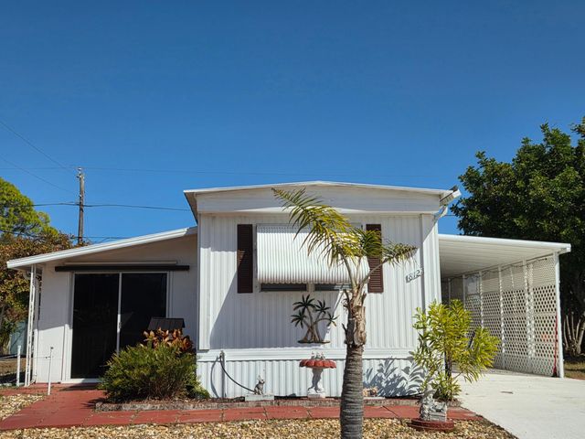 8121 SE Skylark Avenue, Hobe Sound, FL 33455