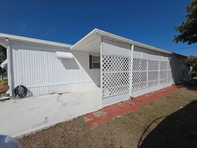 8121 SE Skylark Avenue, Hobe Sound, FL 33455