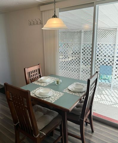 8121 SE Skylark Avenue, Hobe Sound, FL 33455