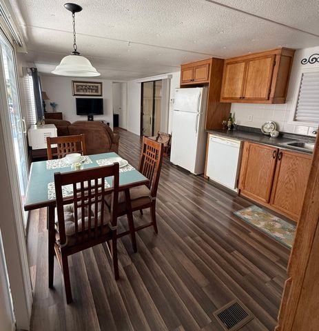 8121 SE Skylark Avenue, Hobe Sound, FL 33455