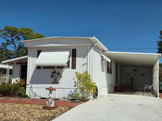 8121 SE Skylark Avenue, Hobe Sound, FL 33455