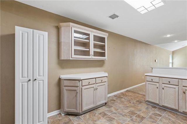 931 NE Devon Drive, Lee's Summit, MO 64064