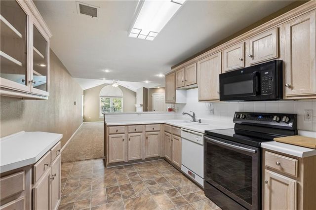 931 NE Devon Drive, Lee's Summit, MO 64064