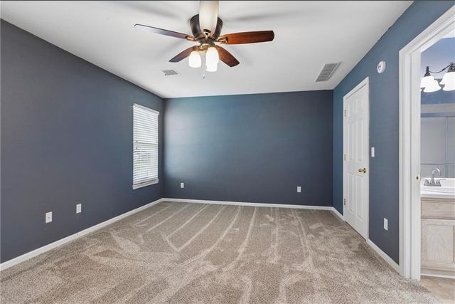 931 NE Devon Drive, Lee's Summit, MO 64064
