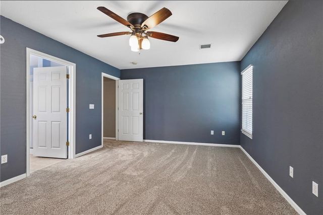 931 NE Devon Drive, Lee's Summit, MO 64064
