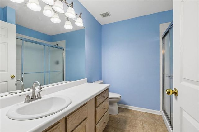 931 NE Devon Drive, Lee's Summit, MO 64064