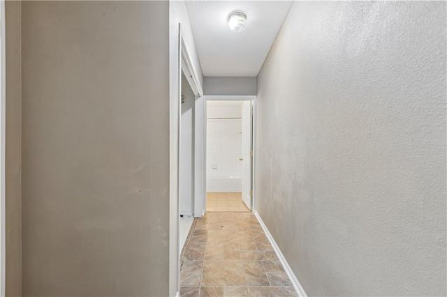 931 NE Devon Drive, Lee's Summit, MO 64064