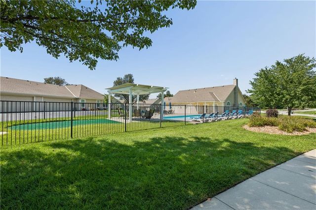 931 NE Devon Drive, Lee's Summit, MO 64064