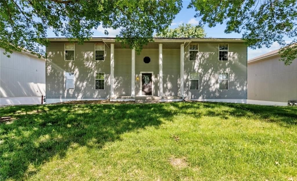 207 NW Barr Road, Grain Valley, MO 64029