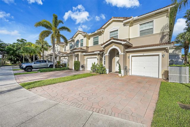 81 Legacy Ct, Delray Beach, FL 33445