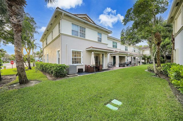 81 Legacy Ct, Delray Beach, FL 33445