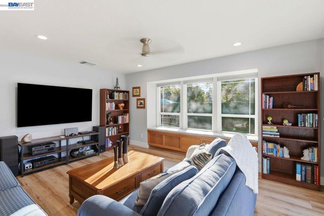 2124 Orion Ct, Livermore, CA 94550