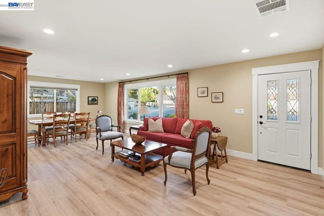 2124 Orion Ct, Livermore, CA 94550