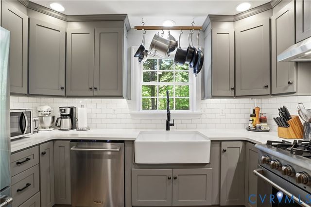 1570 Rock Castle Rd, Goochland, VA 23063