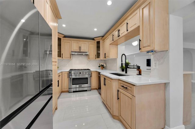 6904 SW 65th Ave, South Miami, FL 33143